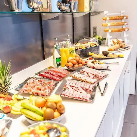Готель Novotel Centre Wilson 4*